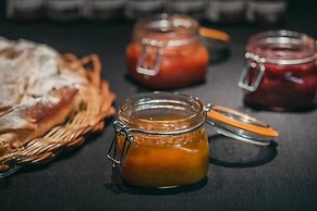 Yurbban Trafalgar Hotel