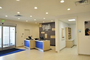 Holiday Inn Express & Suites Price by IHG