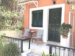 Almyra Apartments & Studios