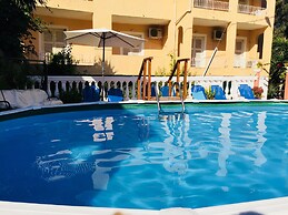 Almyra Apartments & Studios