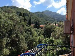 Almyra Apartments & Studios