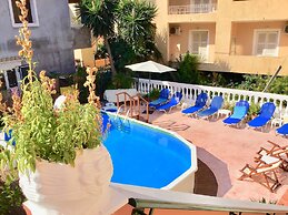 Almyra Apartments & Studios