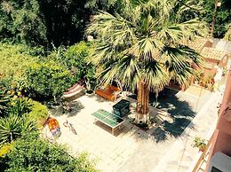 Almyra Apartments & Studios