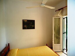 Almyra Apartments & Studios