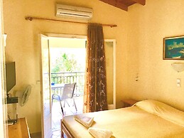 Almyra Apartments & Studios