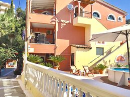 Almyra Apartments & Studios