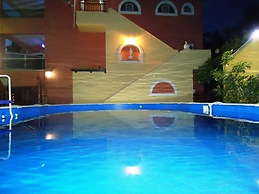 Almyra Apartments & Studios