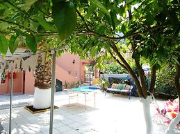 Almyra Apartments & Studios