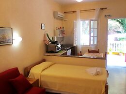 Almyra Apartments & Studios