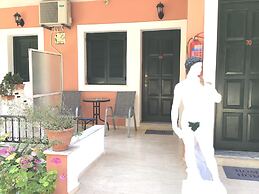 Almyra Apartments & Studios