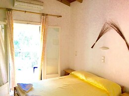 Almyra Apartments & Studios