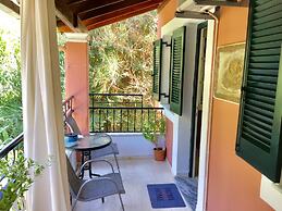 Almyra Apartments & Studios