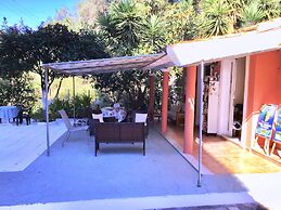 Almyra Apartments & Studios