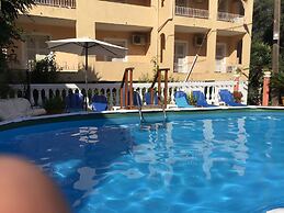 Almyra Apartments & Studios