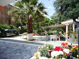 Almyra Apartments & Studios