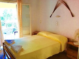 Almyra Apartments & Studios