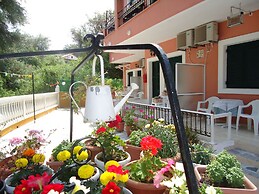 Almyra Apartments & Studios