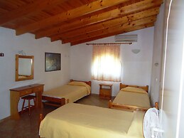 Almyra Apartments & Studios