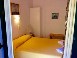 Almyra Apartments & Studios