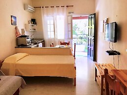 Almyra Apartments & Studios