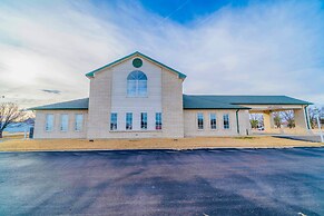 HomeTown Inn By OYO Texhoma, OK