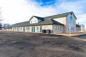 HomeTown Inn By OYO Texhoma, OK