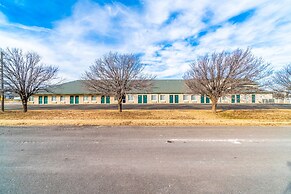 HomeTown Inn By OYO Texhoma, OK