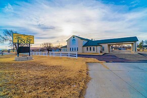 HomeTown Inn By OYO Texhoma, OK