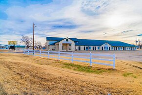 HomeTown Inn By OYO Texhoma, OK