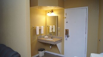 Holiday Lodge & Suites