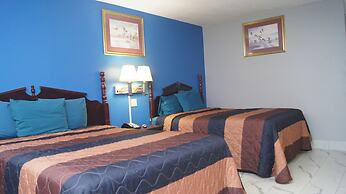 Holiday Lodge & Suites