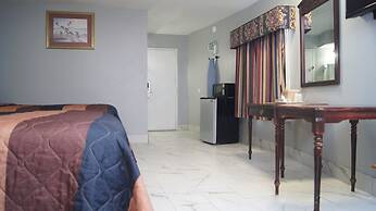 Holiday Lodge & Suites