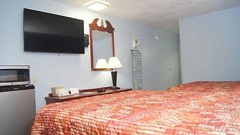 Holiday Lodge & Suites