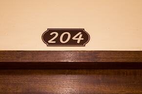 Hotel Grand Orchid Inn