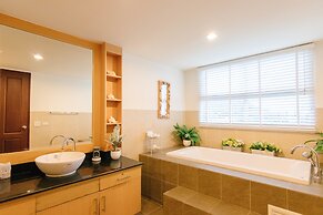 SeaRidge Hua Hin Resort & Pool Villa