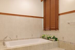 SeaRidge Hua Hin Resort & Pool Villa