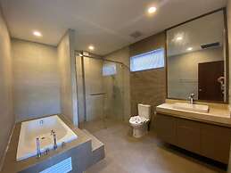 SeaRidge Hua Hin Resort & Pool Villa