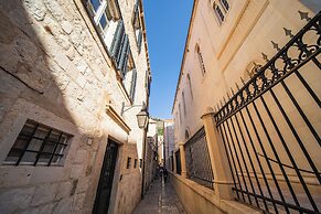 SUNce Palace Apartments with free offsite parking