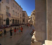 SUNce Palace Apartments with free offsite parking