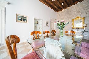 SUNce Palace Apartments with free offsite parking