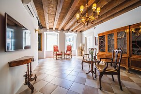 SUNce Palace Apartments with free offsite parking