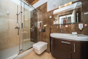 SUNce Palace Apartments with free offsite parking