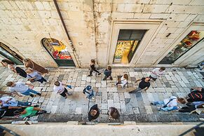 SUNce Palace Apartments with free offsite parking