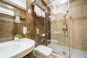 SUNce Palace Apartments with free offsite parking