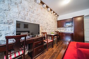 SUNce Palace Apartments with free offsite parking