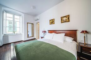 SUNce Palace Apartments with free offsite parking