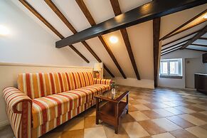 SUNce Palace Apartments with free offsite parking