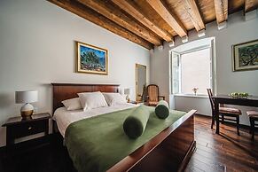 SUNce Palace Apartments with free offsite parking