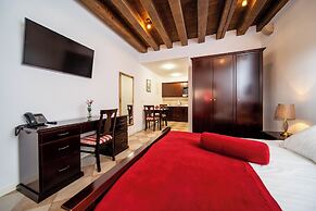 SUNce Palace Apartments with free offsite parking