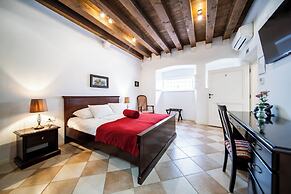 SUNce Palace Apartments with free offsite parking